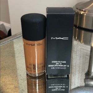 MAC Cosmetics Studio Fix Fluid Shade: NC47